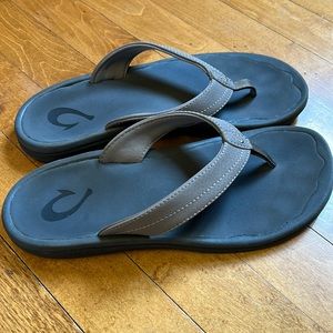 OluKai Flip Flop Casual Sandals in Warm Taupe / Island Salt